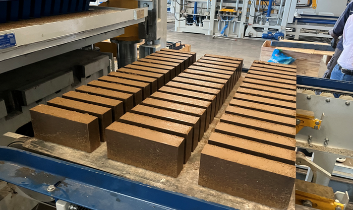 ZN1500 সম্পূর্ণ স্বয়ংক্রিয় ইট তৈরির মেশিন পূর্ব চীনের ক্লায়েন্টকে স্লাজ রিসোর্স ইউটিলাইজেশনে ক্ষমতায়ন করে